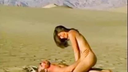Un vecchio film per adulti italiani gratis che scoreggia forte parlando al telefono