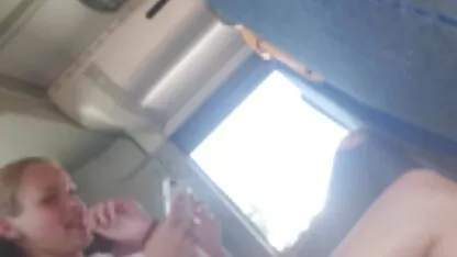 L'uomo stava friggendo film adulti gratuiti la bocca bionda tettona
