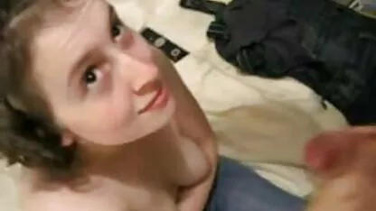 Ragazza dai Capelli rossi ottiene un grosso pene nel suo film amatoriali per adulti culo