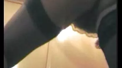 La giovane bionda sa come uscire da una video hard per adulti situazione difficile