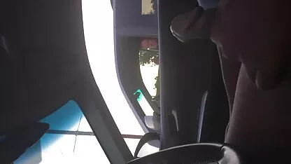 Studente Rattan utilizzato per un pompino e video hard per adulti gustoso