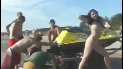 Cum abbondante nella vagina della video hard per adulti gratis sua ragazza
