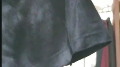 Bruna caldo suscitando baci a video per adulti hard suo marito