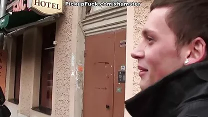 Schiavo slim legato filme porno pentru adulti online e umiliato
