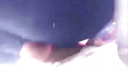 L'uomo persuase la bionda a sostituire la scoreggia stretta sul fondo del pollo filme adult online subtitrate