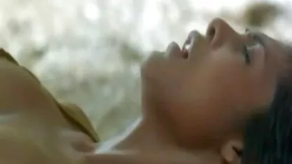 La coppia appena sposata ha preso download filme pentru adulti un video della prima persona sul divano