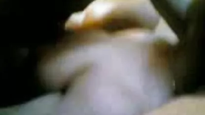 Un uomo cazzo di una ragazza abbronzata in cucina video hard per adulti