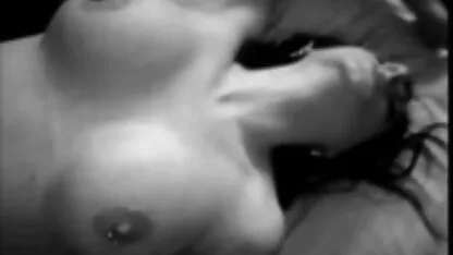 Colpo di sperma sul bel viso della film porno x adulti bionda