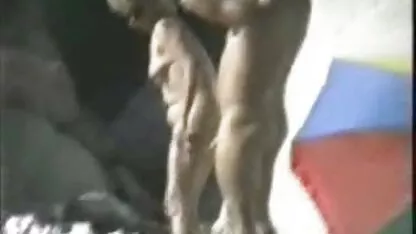 Sesso caldo su una porno film per adulti spiaggia deserta