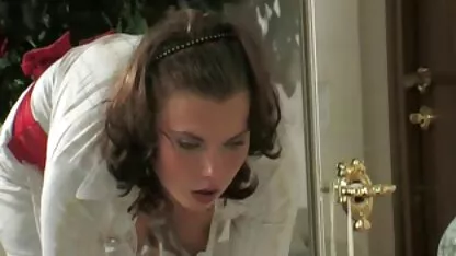 Bionda maligna utilizzando i membri video adulti xxx dello schiavo
