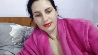 Studenti che eseguono xxx film per adulti la masturbazione al mattino in un grande letto