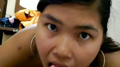 Un uomo che alimenta film porno adulti gratis una ragazza frutta e stronzo