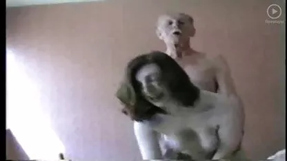 La Bruna stava avendo una relazione con film sexi adulti un uomo e ha dato un amico